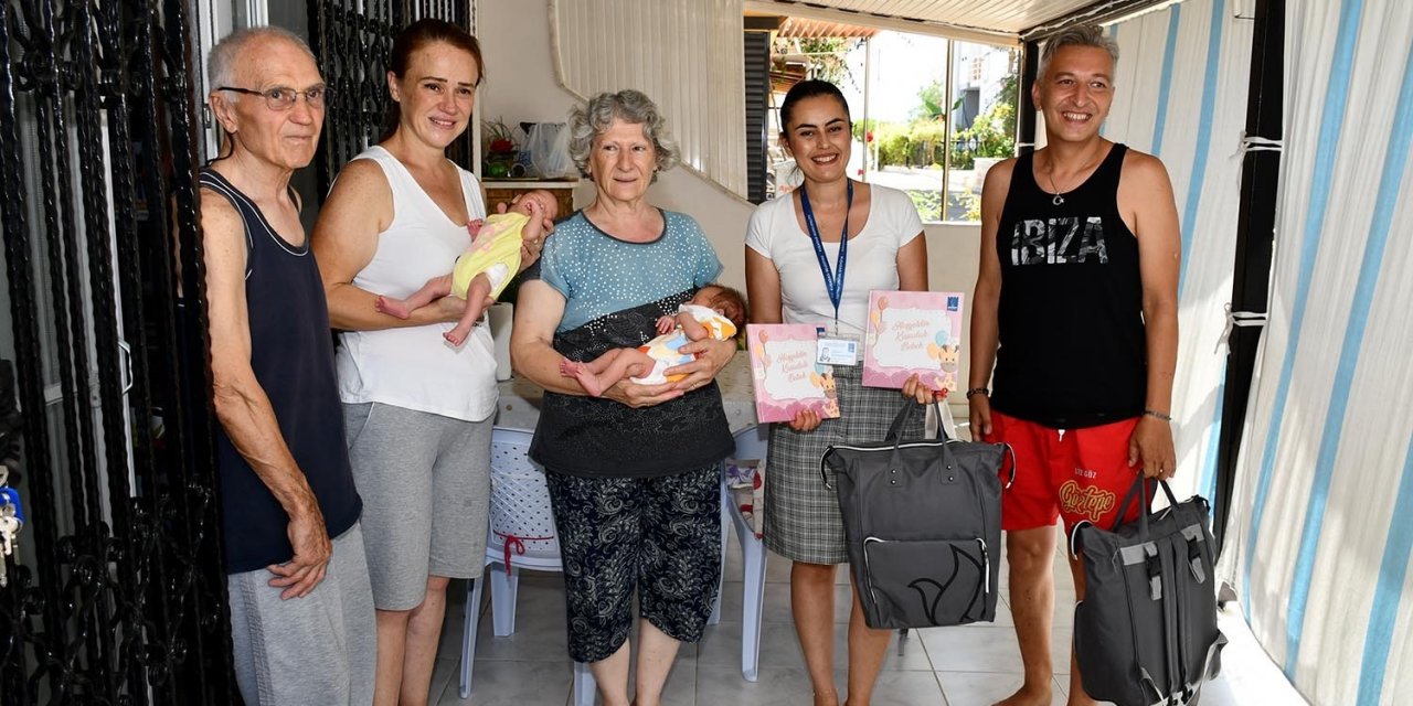 Kuşadası Belediyesi’nin ’Hoş Geldin Bebek’ ziyaretleri devam ediyor