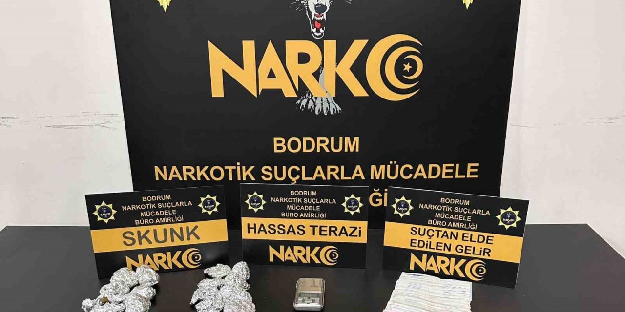 Polisten kaçarken kaza yaptılar