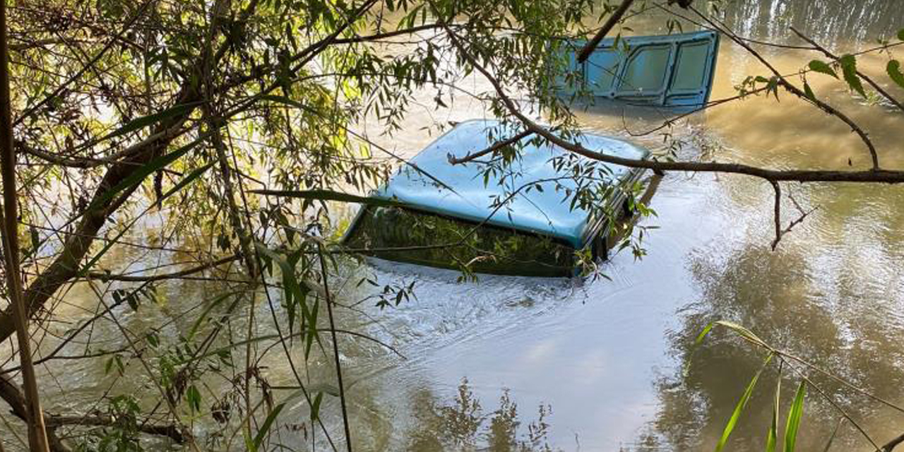 Otomobil Menderes Nehri’ne düştü