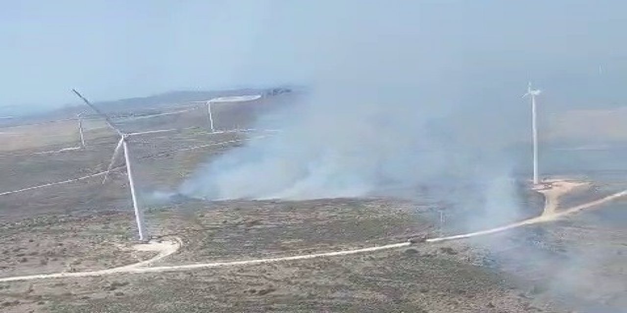 Çeşme’de otluk yangını sürüyor