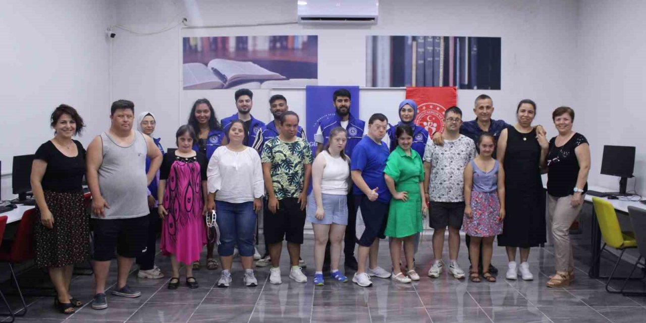 Down sendromlu bireyler hem eğleniyor hem öğreniyor