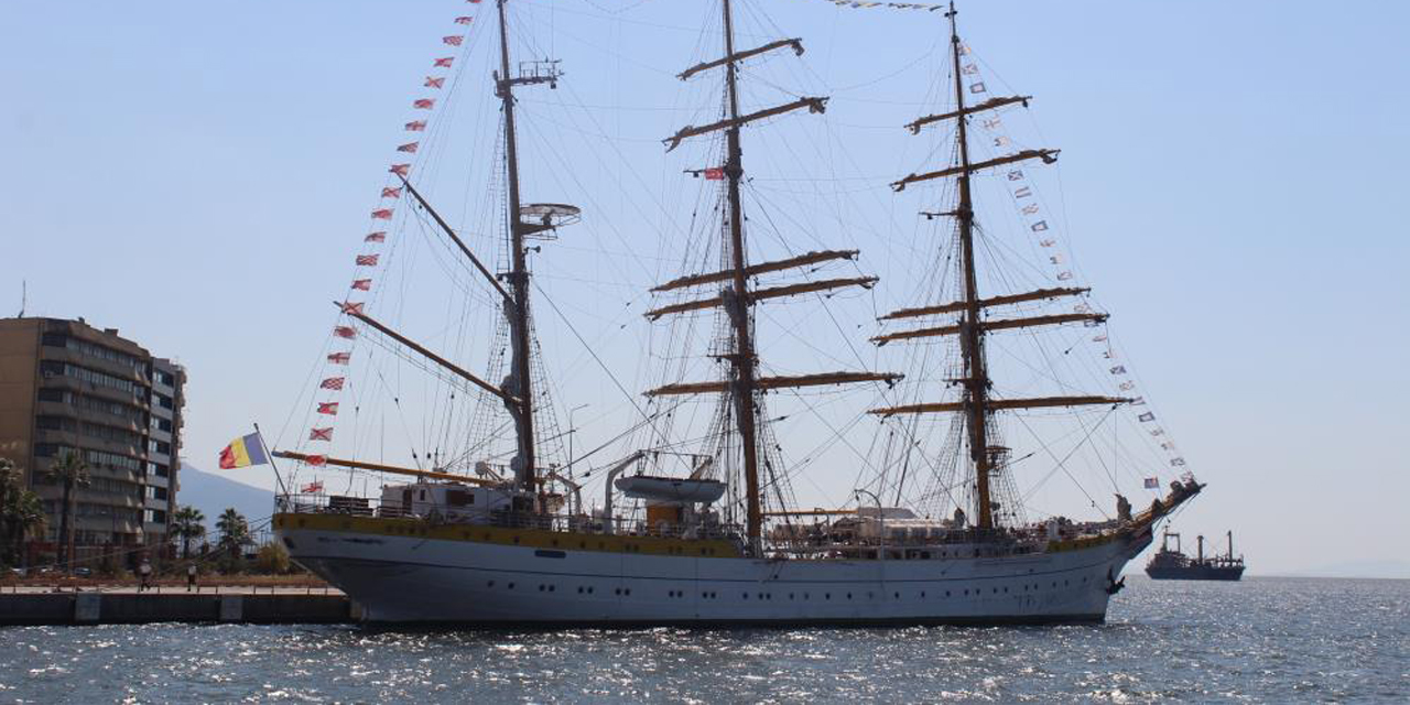 Romanya donanma gemisi İzmir’de