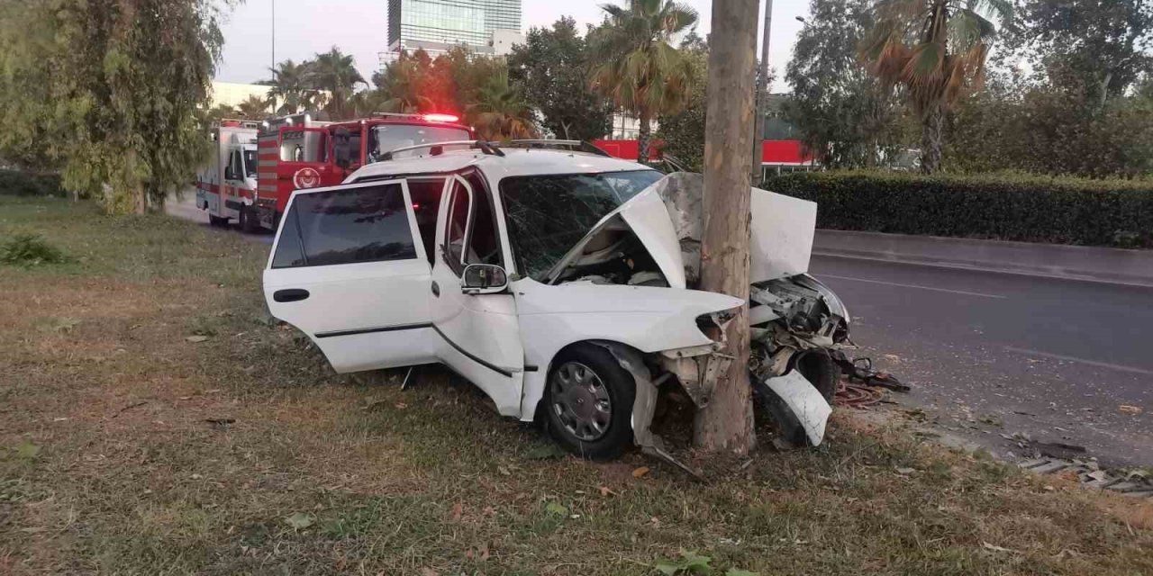 Satılık araçla ağaca çarpan sürücü hayatını kaybetti
