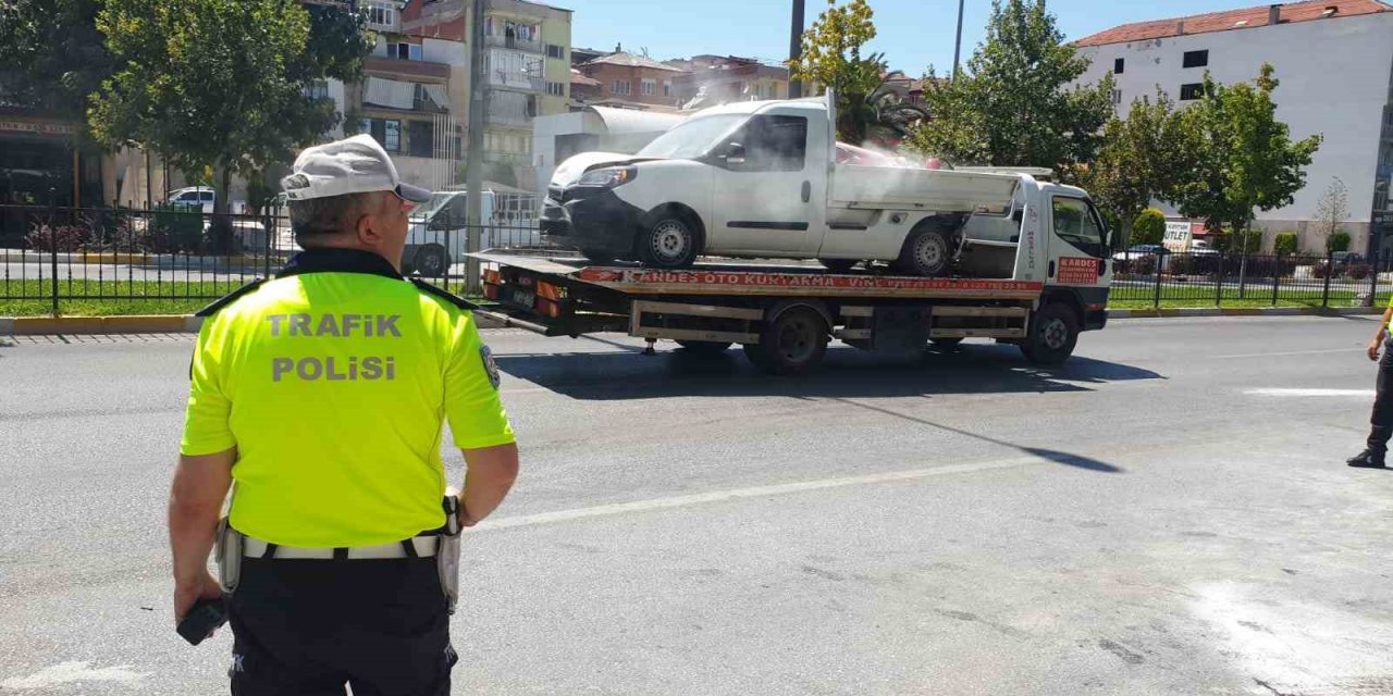 Zincirleme trafik kazasında 2 kişi yaralandı