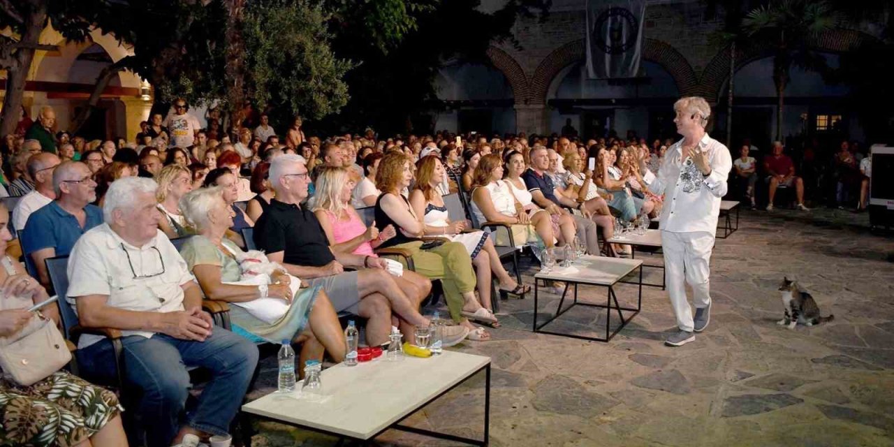 Kuşadası’nda müzikal gösteri