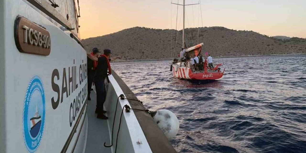 Yelkenli teknede yaralanan vatandaşa tıbbi tahliye