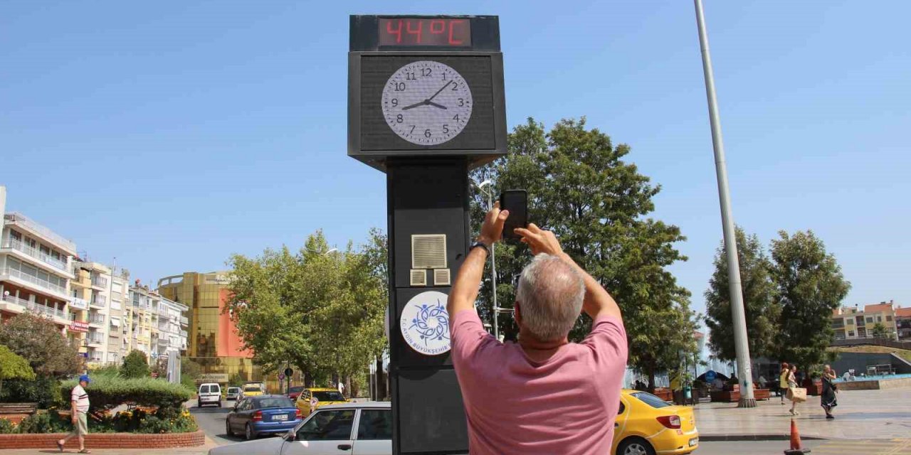 Aydın en sıcak gününü yaşadı, termometreler 44 dereceyi gördü