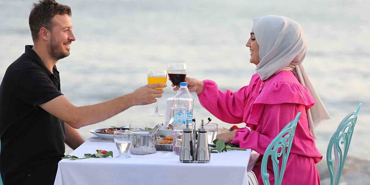 Düğünleri yarıda kalan çifte başkan tesellisi