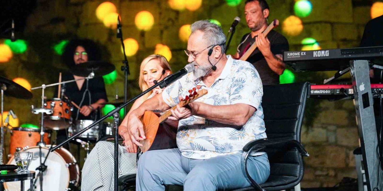 Yaz sohbetlerinde Ege türküleri coşkusu