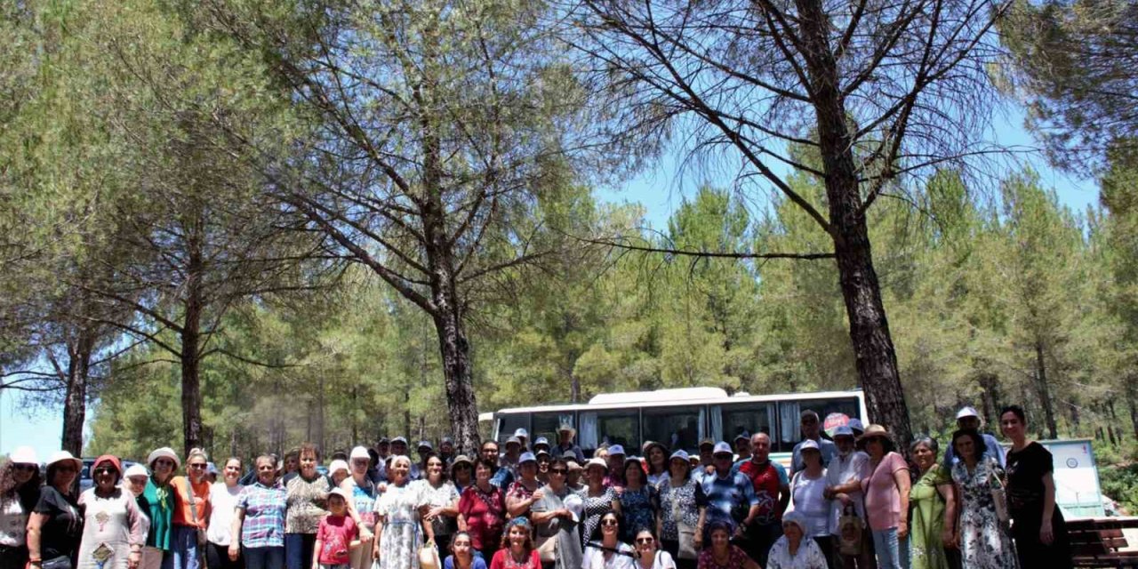 100 yaş evi üyeleri piknikte buluştu