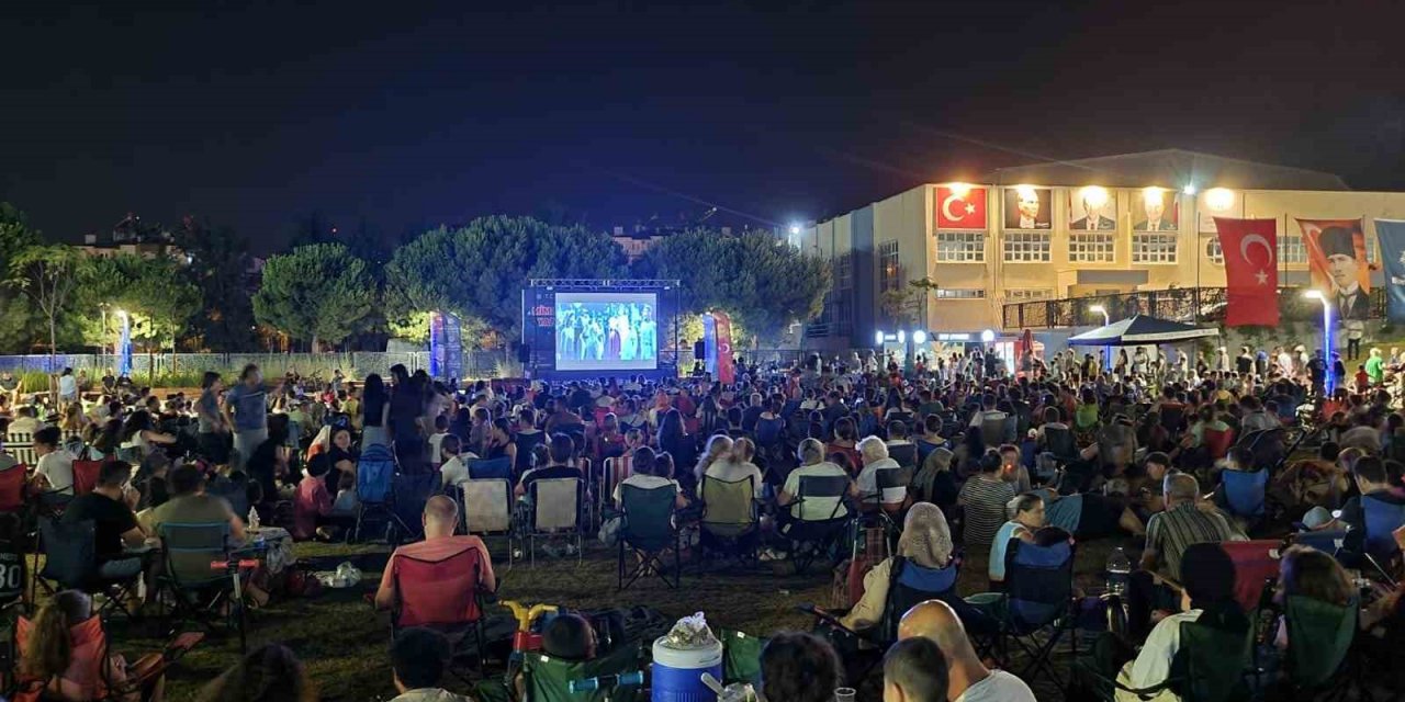 Aydın Büyükşehir Belediyesi’nin sinema geceleri beğeni topluyor
