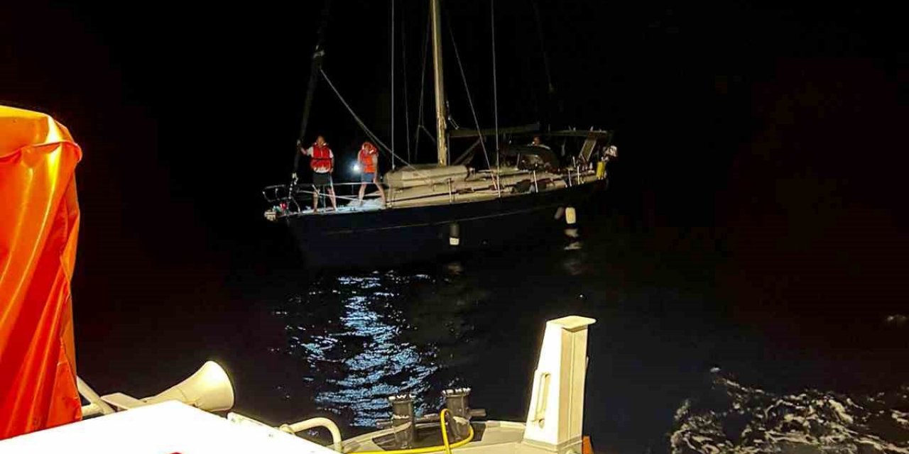 Fethiye’de arızalanan tekneyi KIYEM ekipleri kurtardı