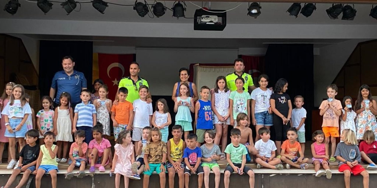 Datçalı miniklere ’Hacivat ve Karagöz’ ile trafik eğitimi verildi