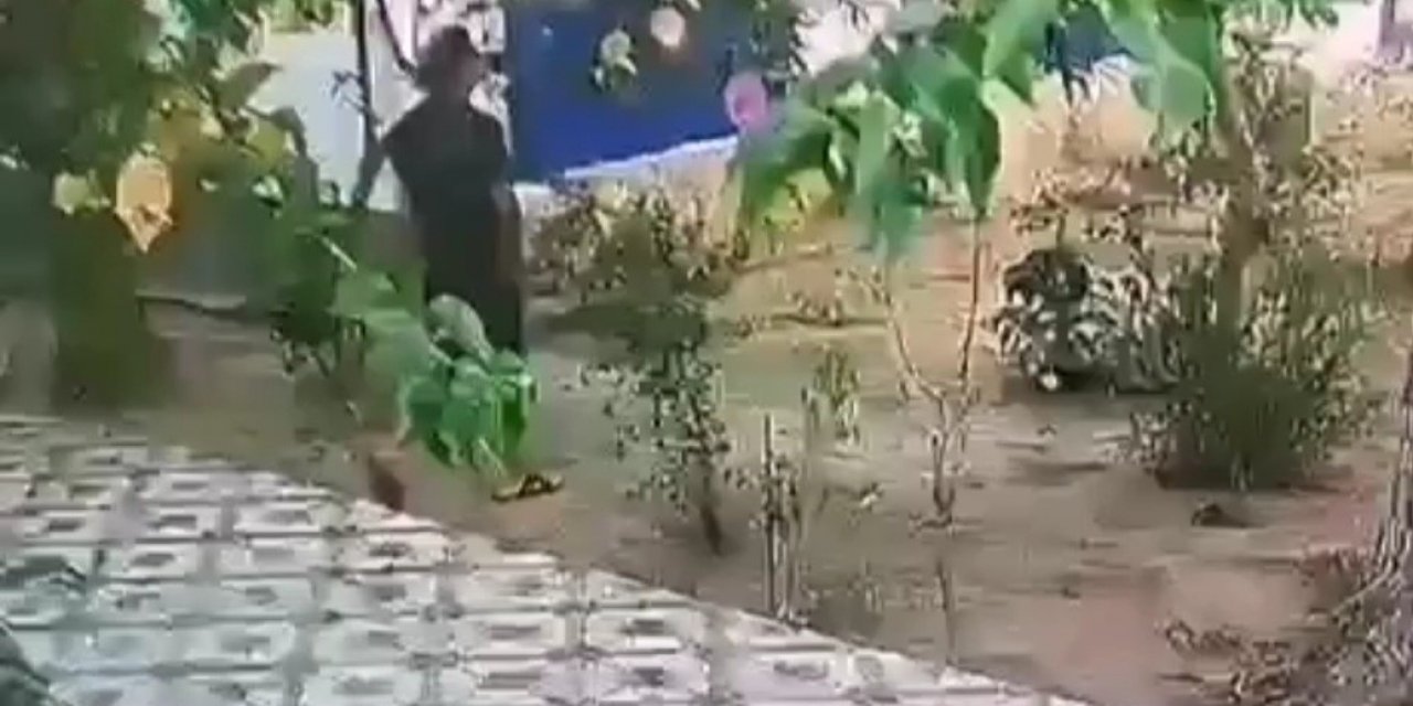 Önce yemek yedi, sonra paraları çaldı