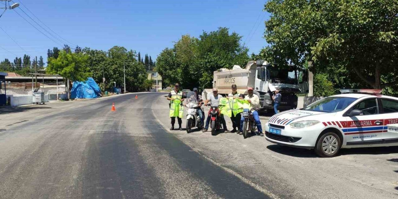 Jandarma ekipleri motosiklet sürücülerini uyardı