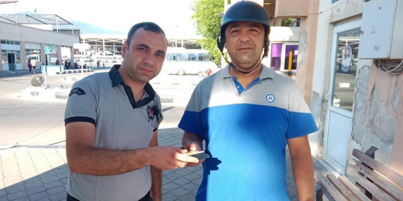 Manisa Büyükşehir, parklarda unutulan eşyaları sahiplerine teslim etti