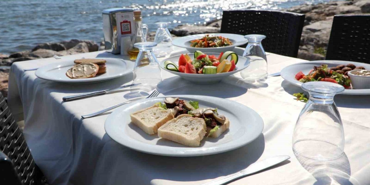 Bayraklı’da glütensiz ve vegan ürünlere ilgi