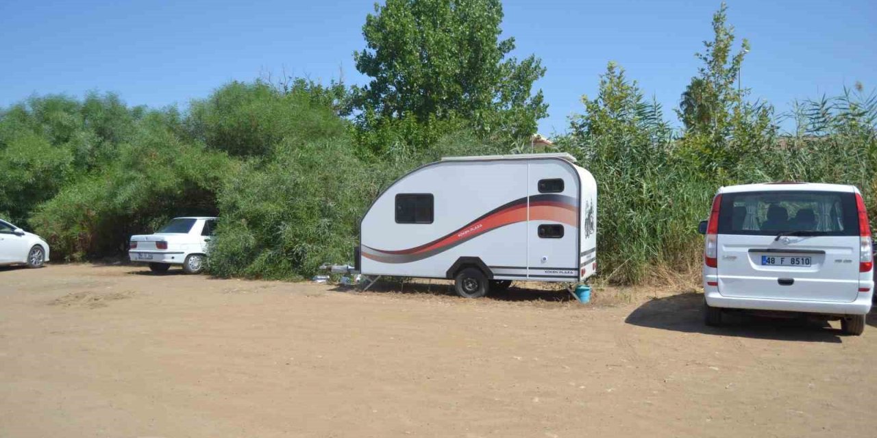 Fethiye’de park alanındaki karavanlar kaldırıldı