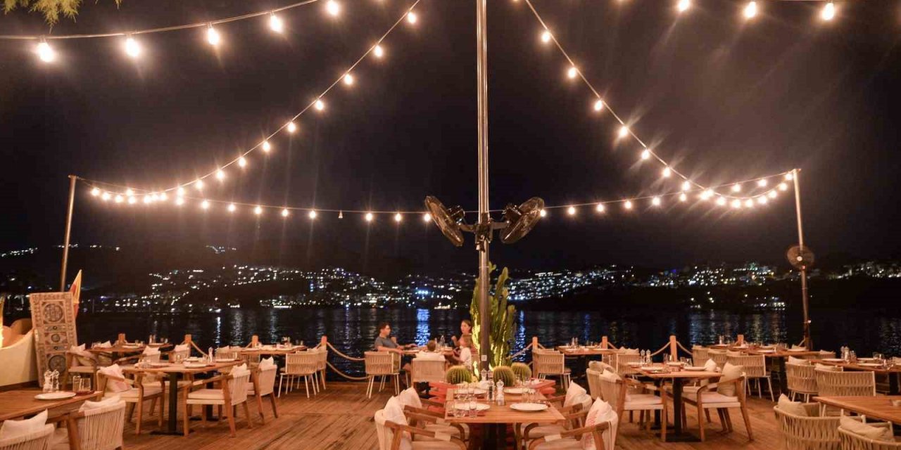 Küçük İskele muhteşem lezzetleri ile misafirlerini ağırlıyor