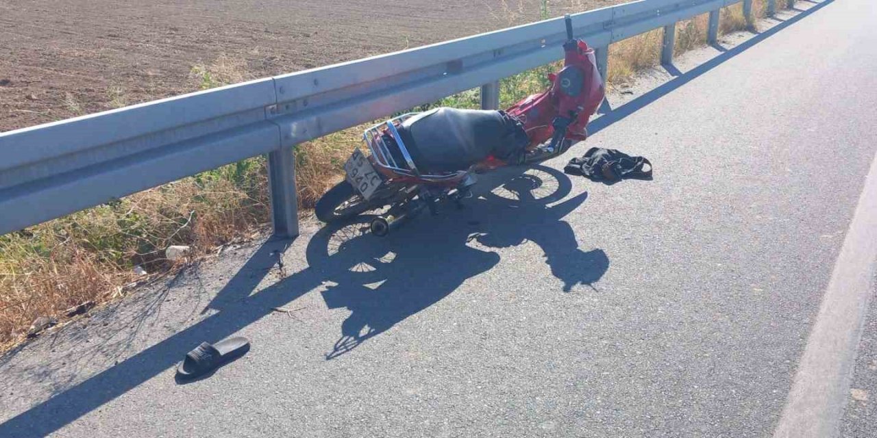 Manisa’da motosiklet bariyerlere çarptı: 1 ölü, 1 yaralı