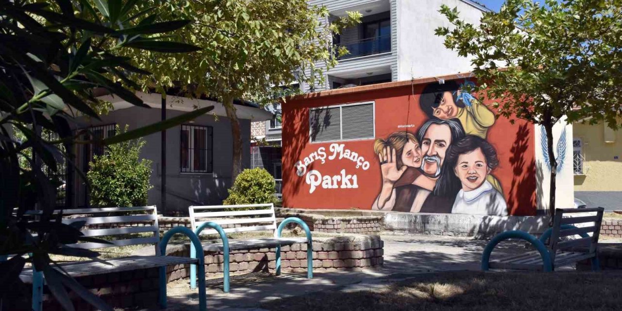 Bu parka gelenleri Barış Manço karşılıyor