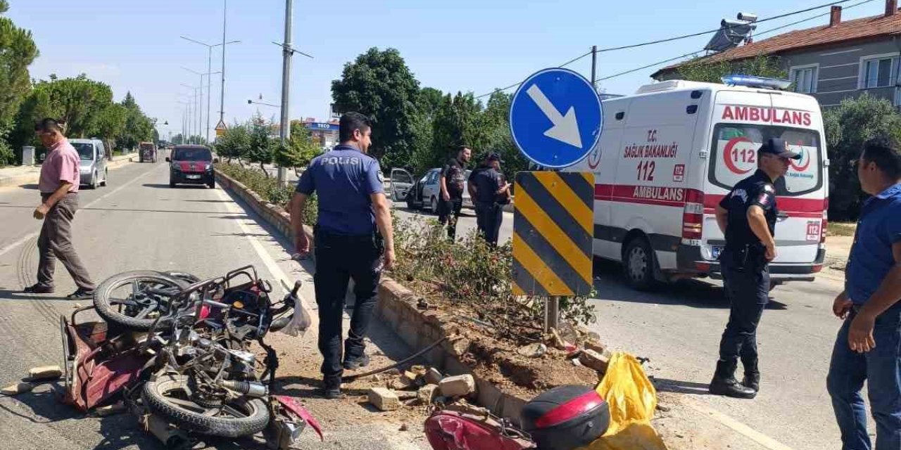 Otomobille çarpışan motosiklet sürücüsü ağır yaralandı