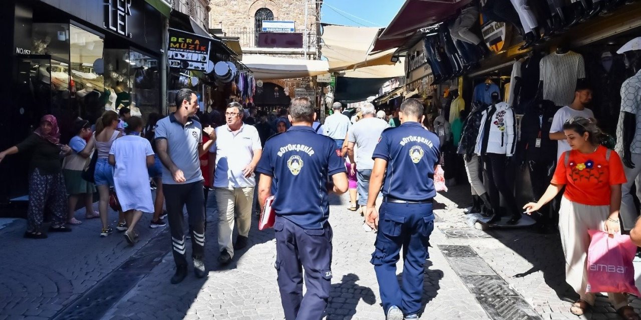 İzmir’de çığırtkan ve hanutçu operasyonu