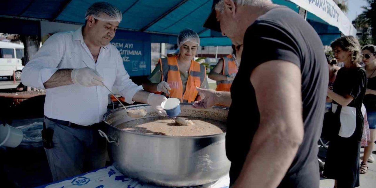 Kuşadası Belediyesi’nden 10 bin kişilik aşure hayrı