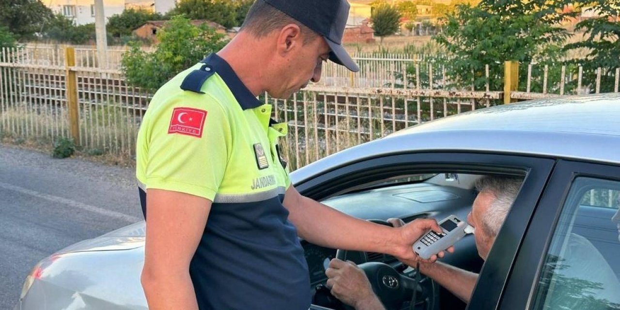 İzmir’de kurallara uymayan 2 bin 744 sürücüye ceza yağdı