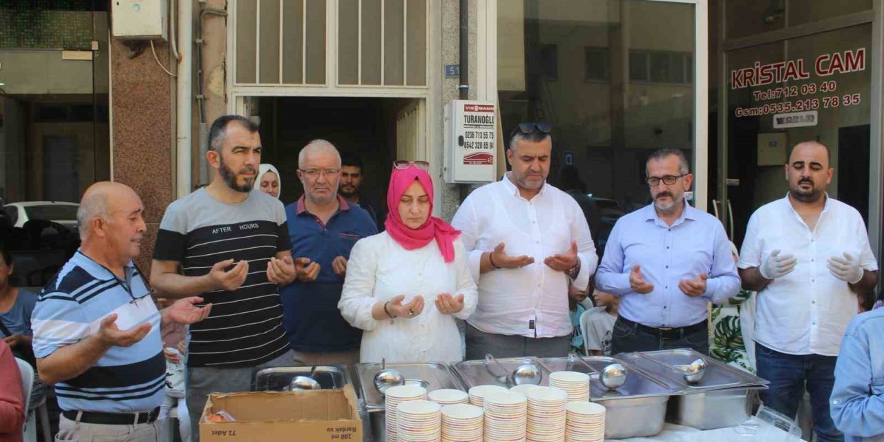 Salihli AK Parti, aşure geleneğini unutmadı