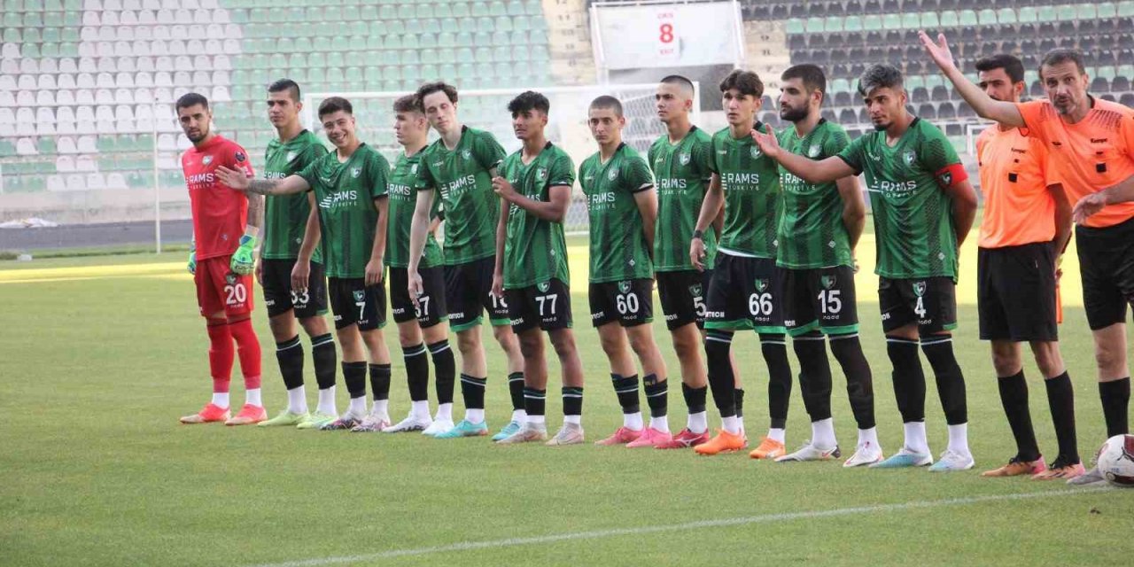 Futbolcuların alacaklarını ödeyemeyen Denizlispor’da antrenman iptal edildi