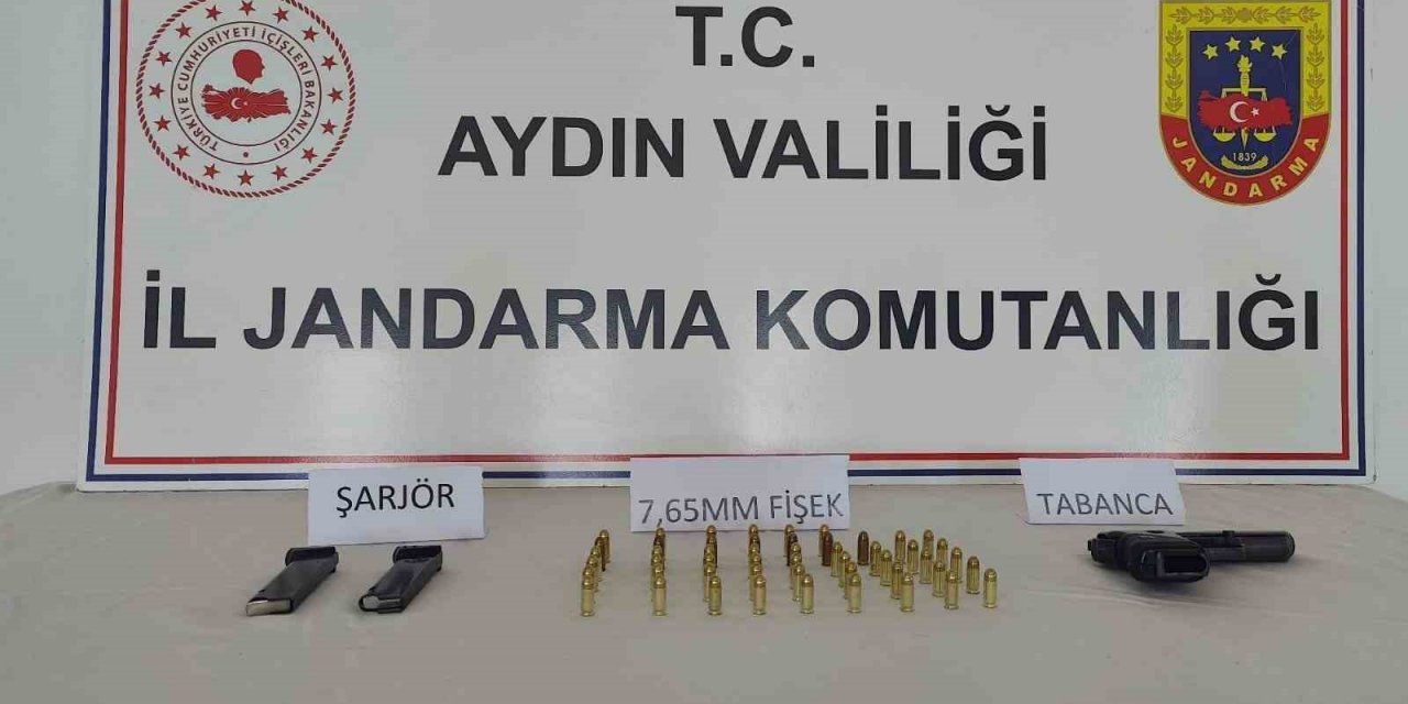 Kuşadası’nda bir evde ruhsatsız silah ele geçirildi