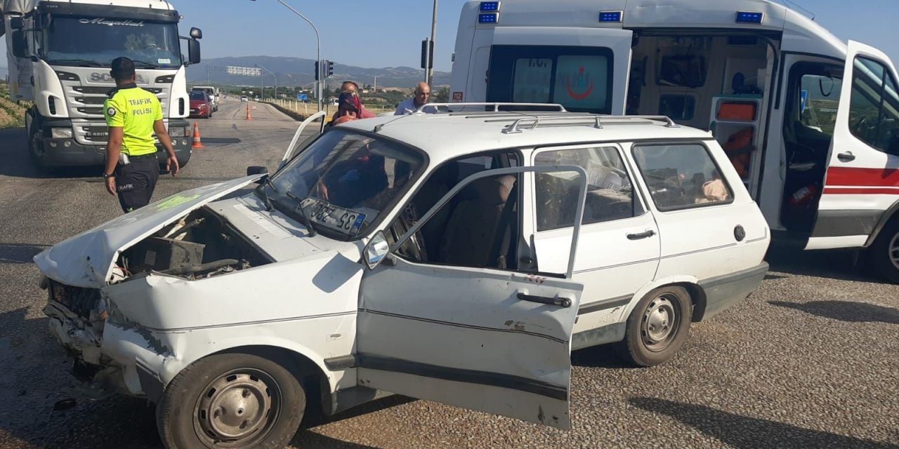 Alaşehir’de trafik kazası: 2 yaralı