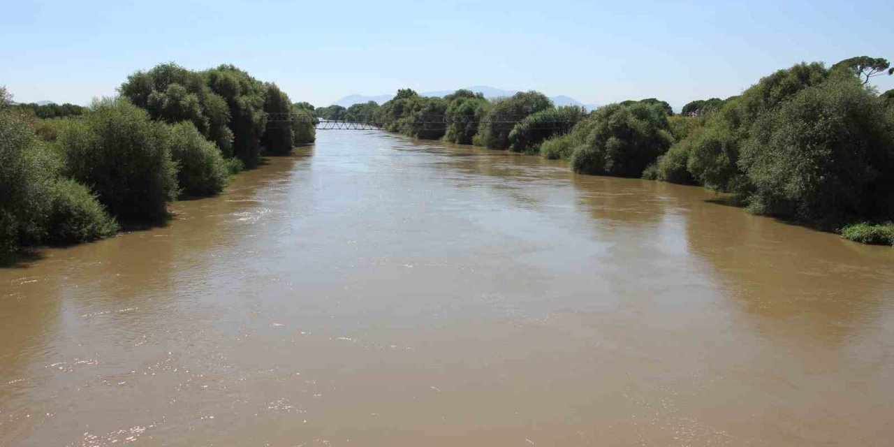 Menderes Nehri’ndeki su seviyesi üreticileri memnun ediyor