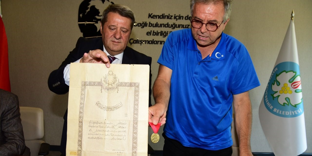 Manisa Kurtuluş Müzesi’nde sergilenecek ilk eserler bağışlandı