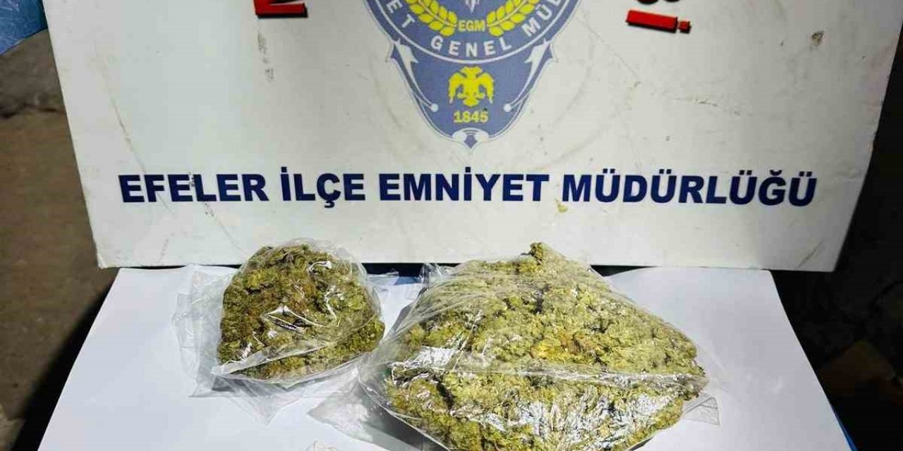 Uyuşturucu dolu poşetten kurtulmaya çalıştılar, polisin dikkatinden kaçamadılar