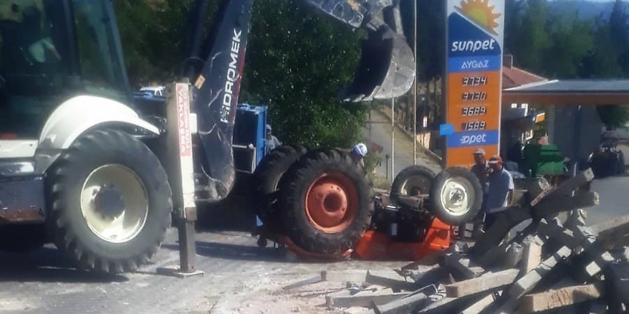 Devrilen traktörün altına kalan sürücü hayatını kaybetti