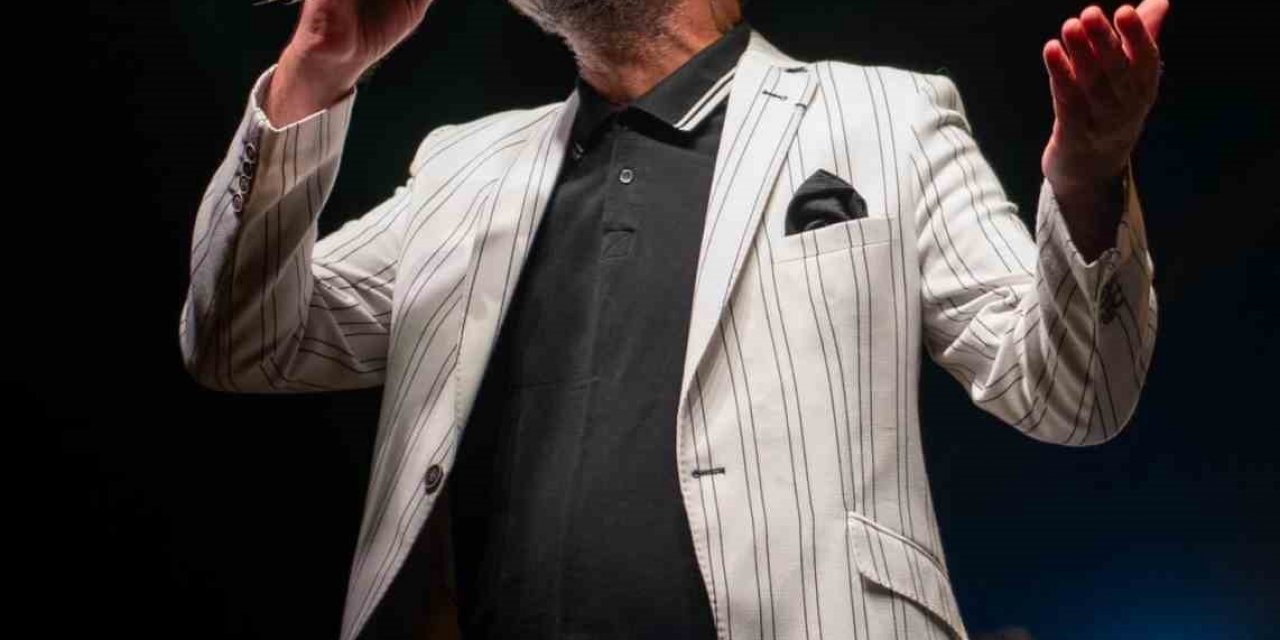 Kuşadası’nda yaz akşamları konserlerle şenleniyor