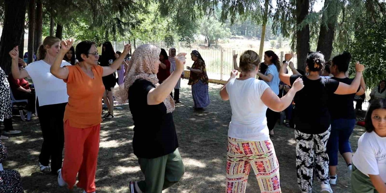 Denizlili kadınlar yaz kampına renk kattı