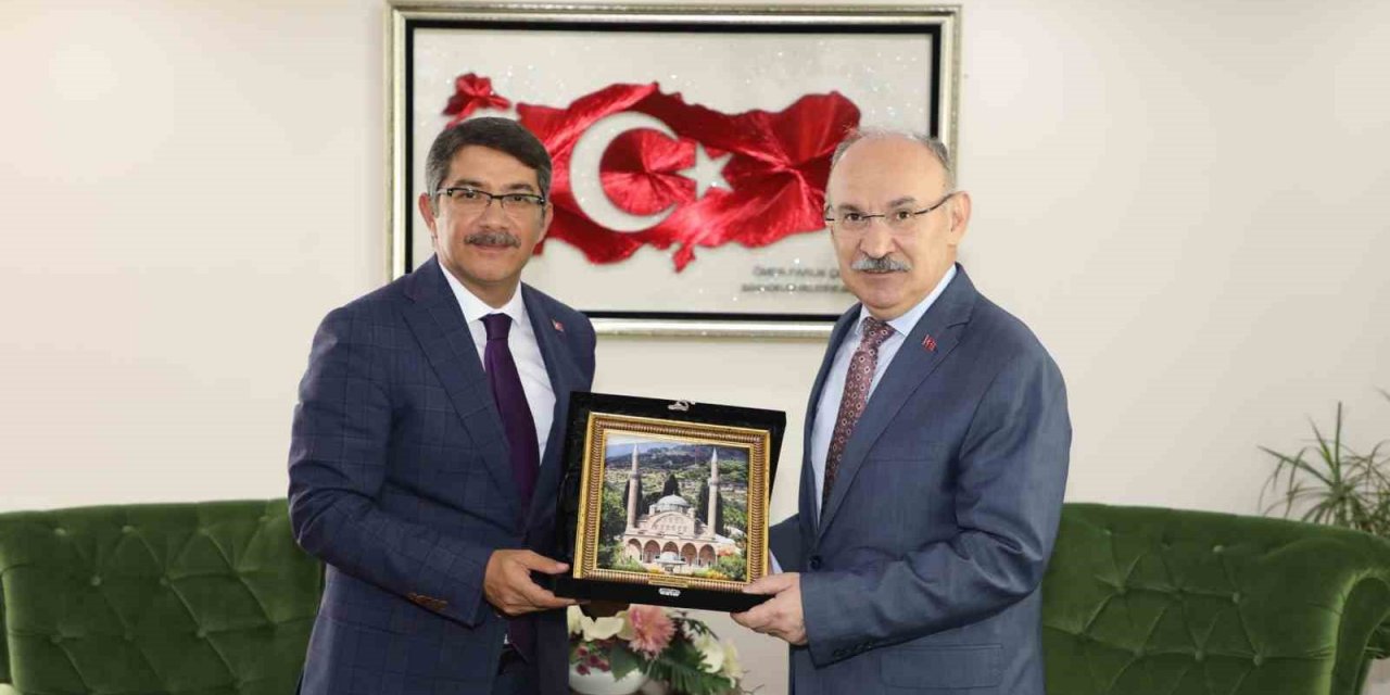 Manisa Valisi veda turlarına başladı