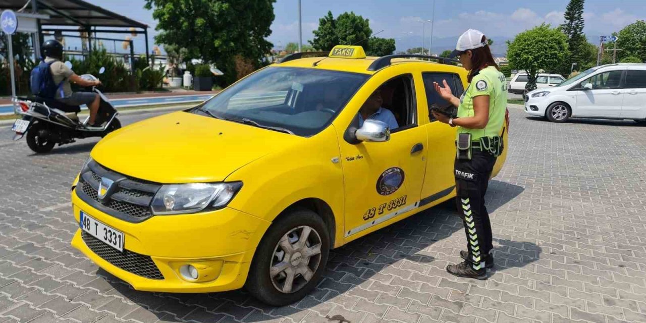 Fethiye’de ticari taksiler denetlendi