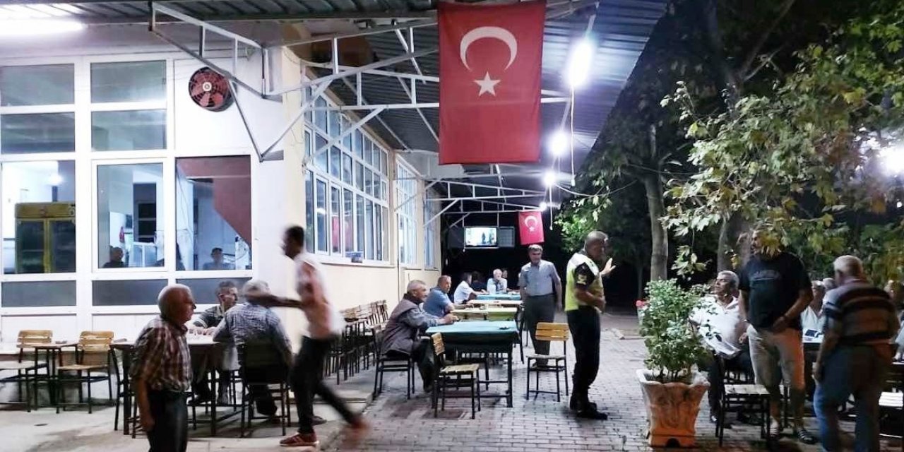 Jandarma traktör sürücülerini bilgilendirdi