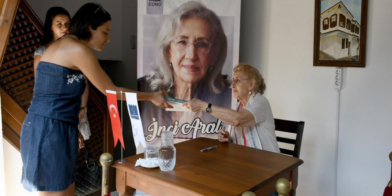 Usta yazar Aral okurlarıyla buluştu