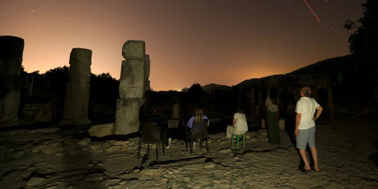 3 bin yıllık Stratonikeia antik kentinde meteor yağmuru şöleni böyle görüntülendi