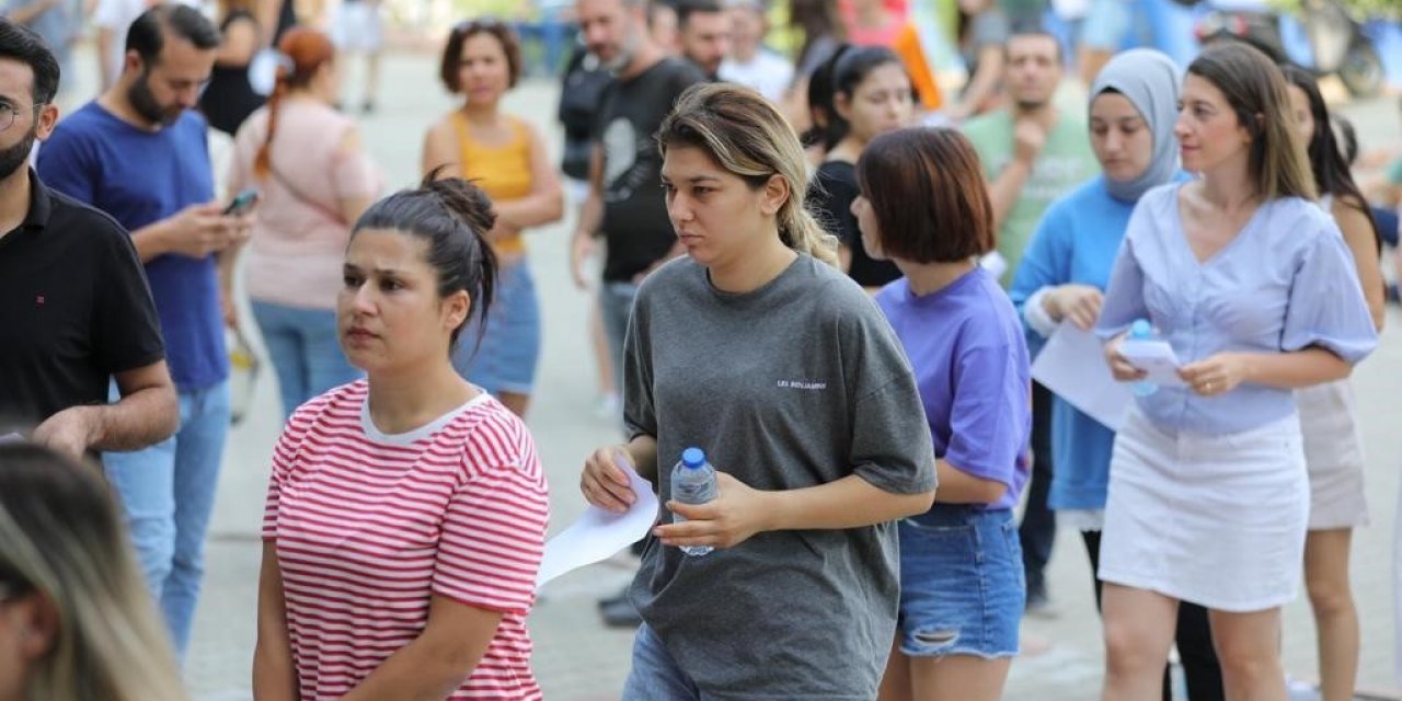 Bayraklı öğretmenlerini sınavla belirliyor