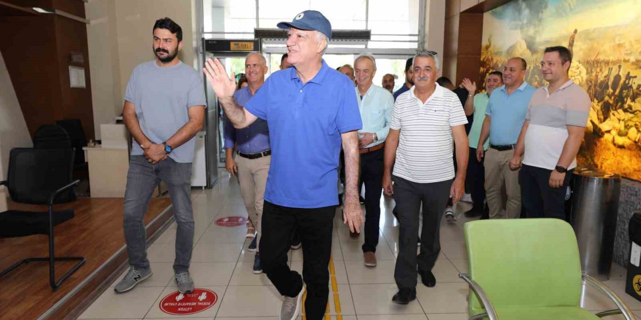 Başkan Engin, görevine alkışlarla döndü