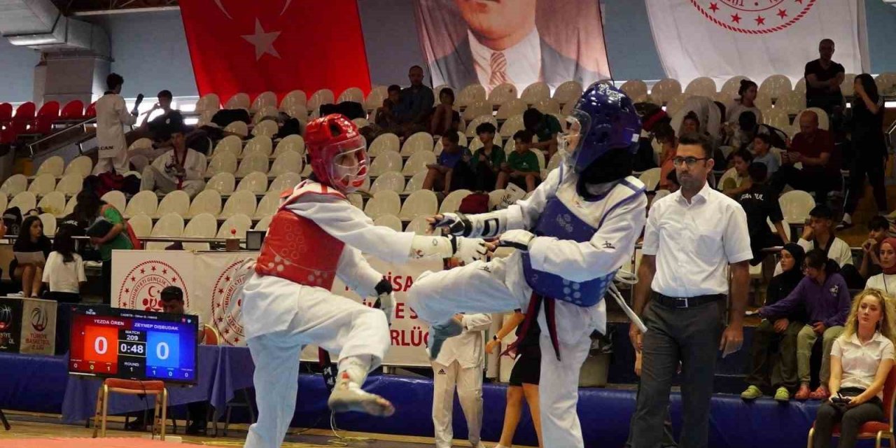 Anadolu Yıldızlar Ligi Tekvando Yarı Finalleri müsabakaları sona erdi