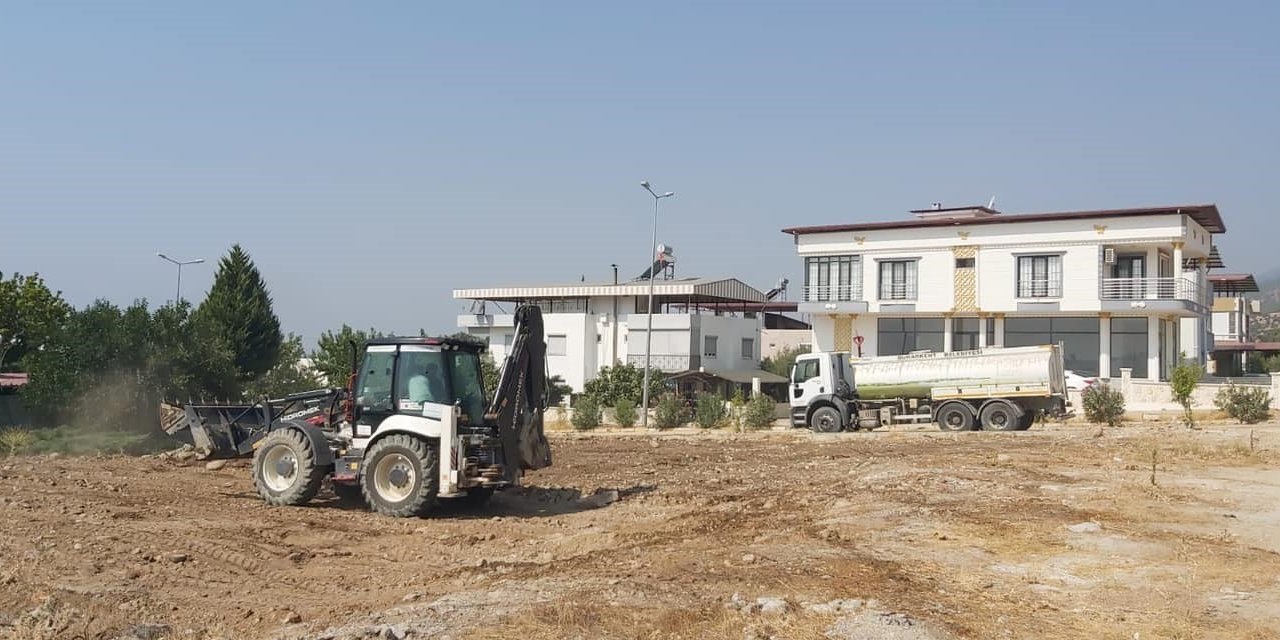 Buharkent ekipleri, çocuk parkı için kolları sıvadı