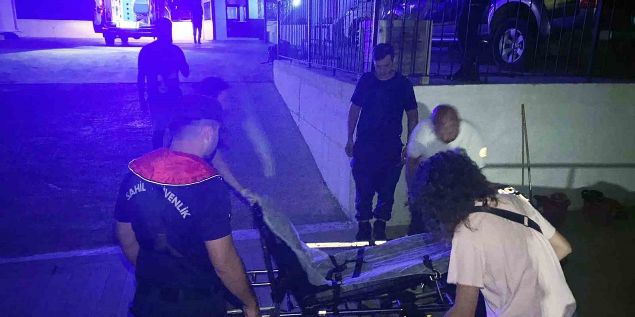 Teknede yaralanan tatilciye Sahil Güvenlik’ten tıbbi tahliye