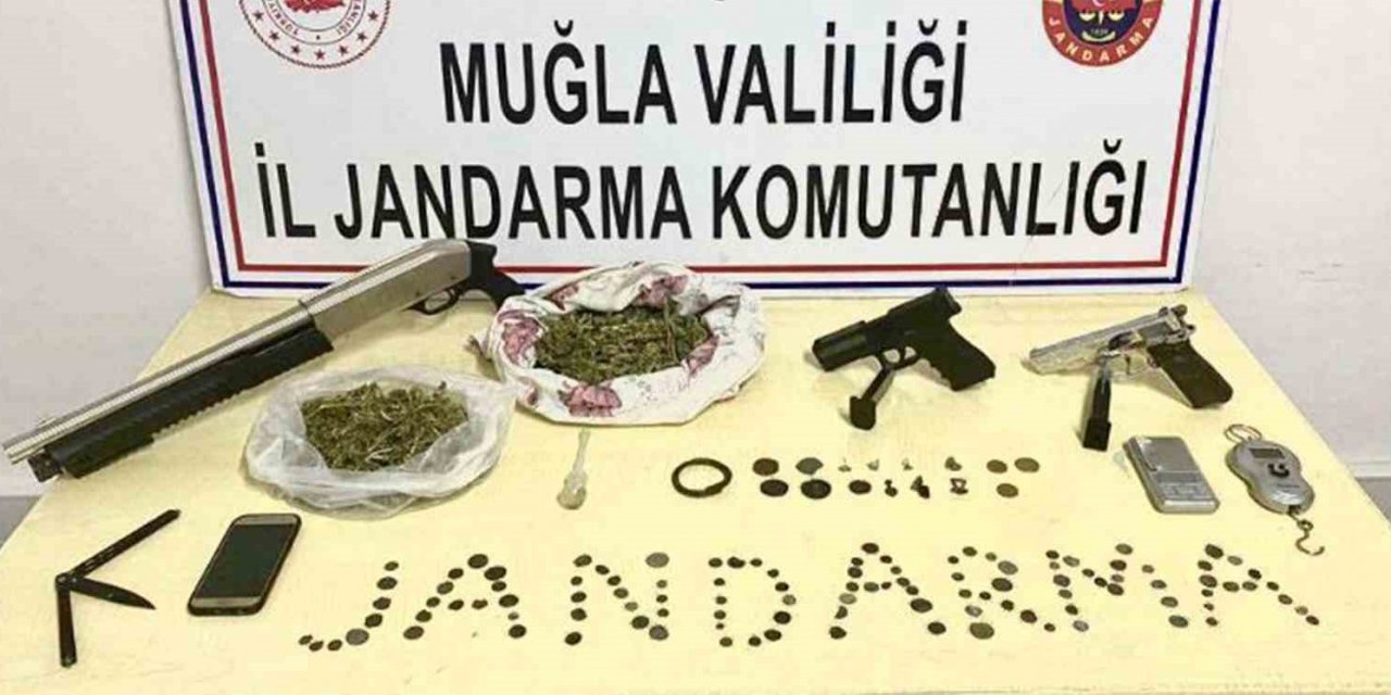 Seydikemer’de uyuşturucu, tarihi eser ve ruhsatsız silah operasyonu